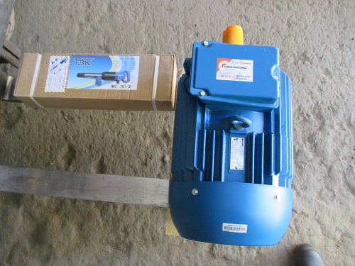 Продажа электродвигателя АИР и отбойного молотка для строительной компании в Самаре